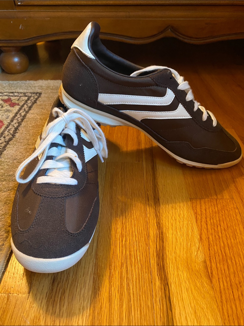 Classic Retro Trainer Sneakers - Brown/White